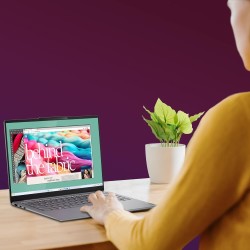 Yoga Slim 7 14IMH9 - Ordinateur Portable 14'' OLED WUXGA (Intel Core Ultra 7 155H, RAM 32Go, SSD 1To, Intel Arc Graphics,Windows 11 Home) Clavier rétroéclairé AZERTY FR - Lunaire Gris